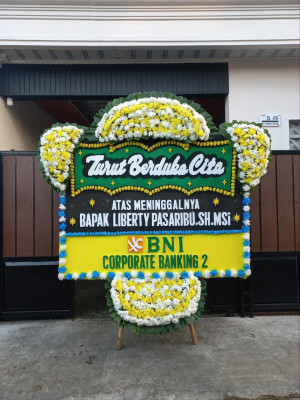 Papan Bunga Duka di Jambesari Darus Sholah