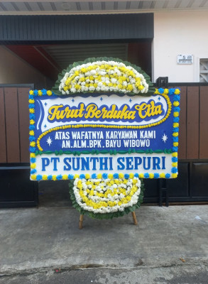 Papan Bunga Duka di Jambesari Darus Sholah