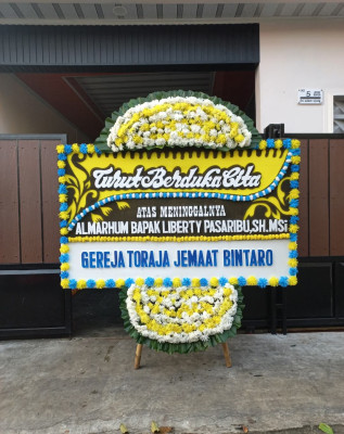 Papan Bunga Duka di Jambesari Darus Sholah