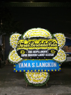 Papan Bunga Duka di Jambesari Darus Sholah