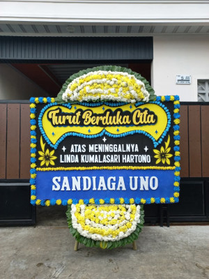 Papan Bunga Duka di Jambesari Darus Sholah
