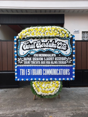 Papan Bunga Duka di Jambesari Darus Sholah